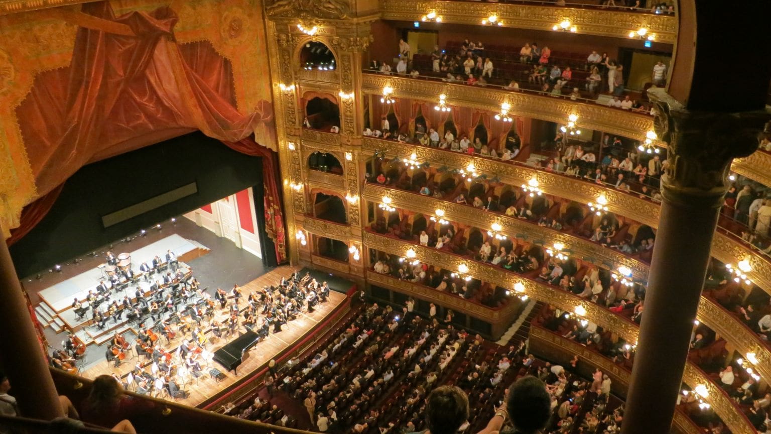 Métodos para reducir el consumo de alcohol en jóvenes usando teatro