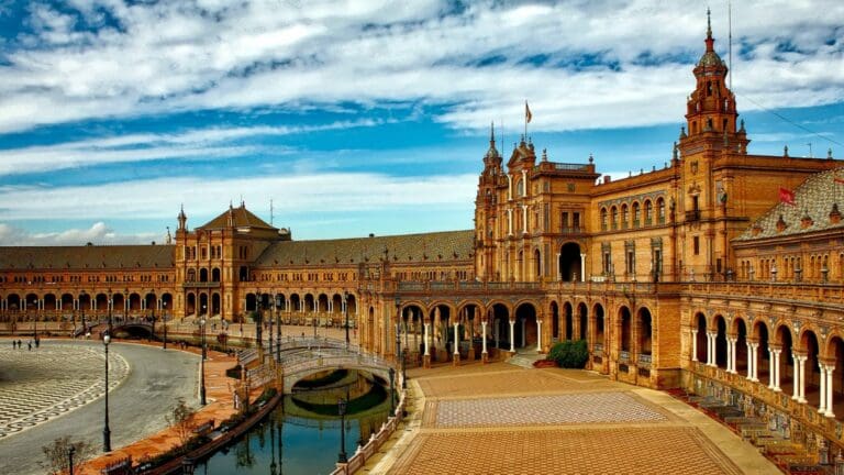 Sevilla un viaje al corazón de la historia