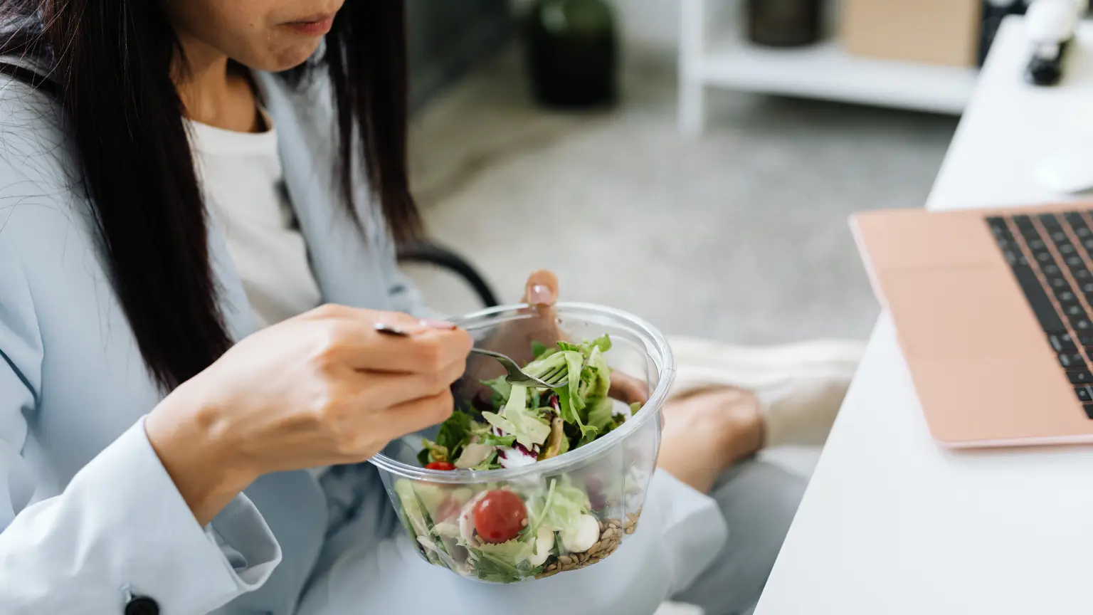 Claves para mantener una alimentación saludable en el trabajo