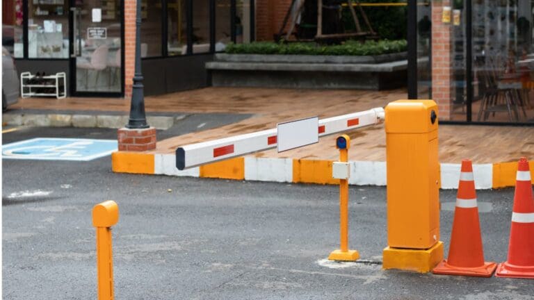 Sistemas de protección en garajes y parkings para evitar accidentes y daños en vehículos.
