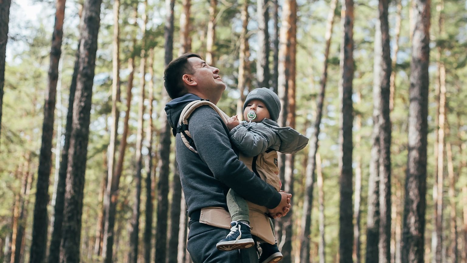 El porteo ergonómico: Un aliado para el desarrollo del bebé y la comodidad de los padres