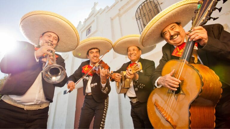 Desayunos y mariachis.