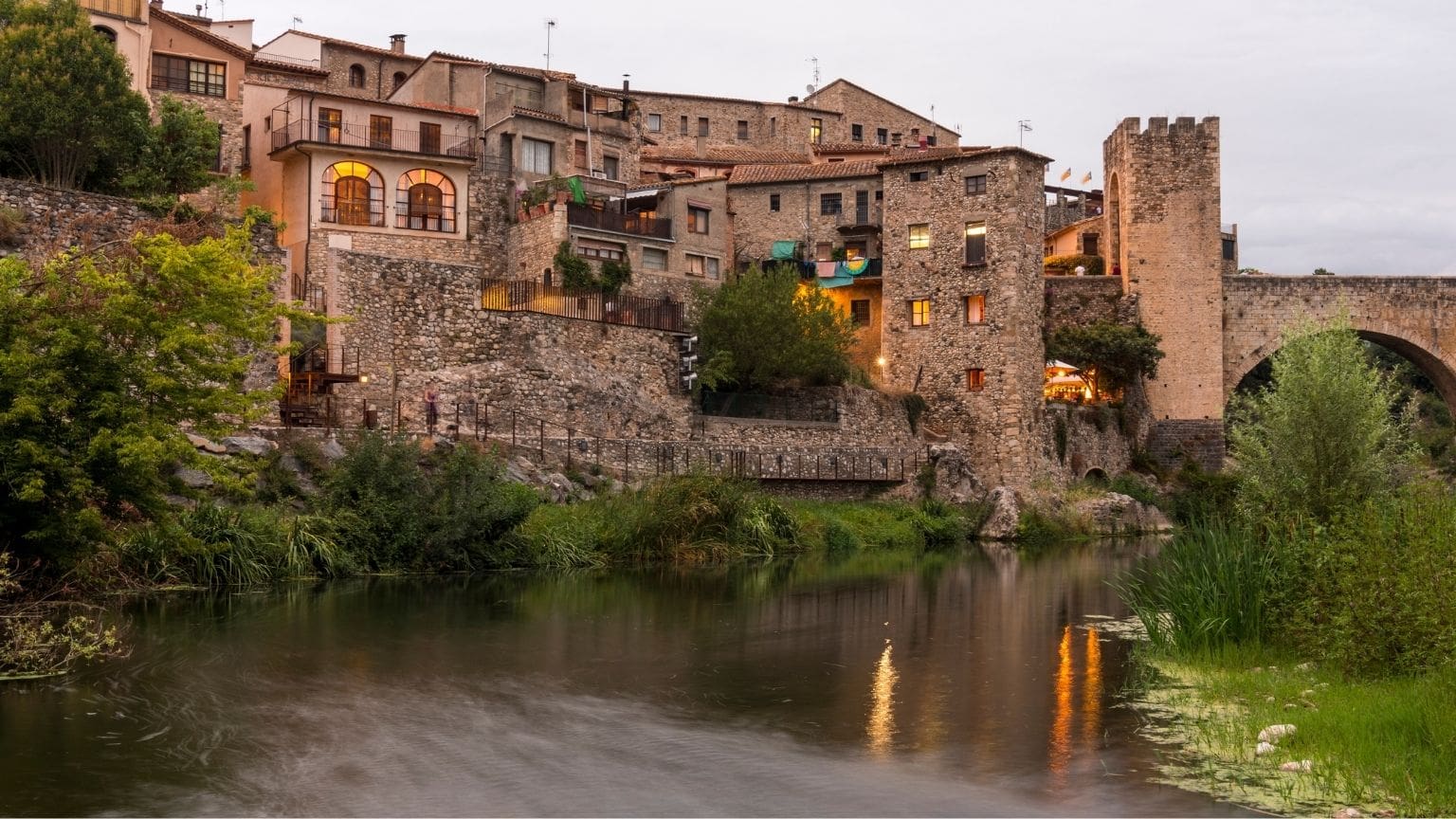 ¿Qué ver en Besalú? Turismo y actividades al aire libre