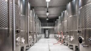 Cómo elegir los mejores depósitos de acero inoxidable para bodegas de vino