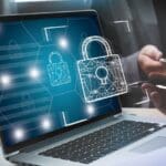 Protección informática empresarial con firewall y medidas de ciberseguridad avanzadas para evitar ataques informáticos.
