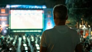 Hombre en organización de eventos en Madrid.