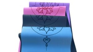 Esterillas de yoga adaptadas a estilo de vida nómada en entorno natural