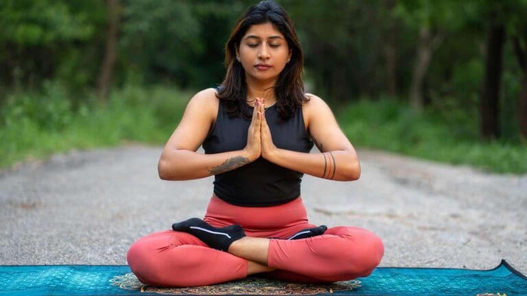 esterillas de yoga adaptadas a estilo de vida nómada en entorno natural