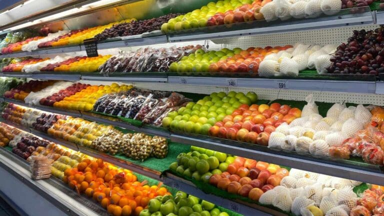 Tienda de productos internacionales en España con alimentos africanos y latinos