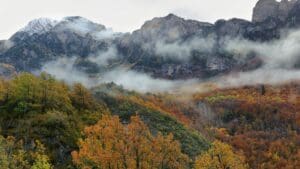 Rutas y actividades para descubrir el Valle de Tena a tu ritmo.