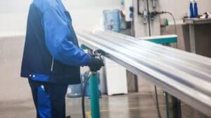 ¿Quieres más luz y espacio en casa? Prueba con cerramientos de aluminio