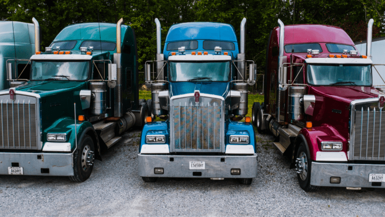 Flota de camiones modernizada gracias al Cheque moderniza y a nuevas tecnologías de transporte.