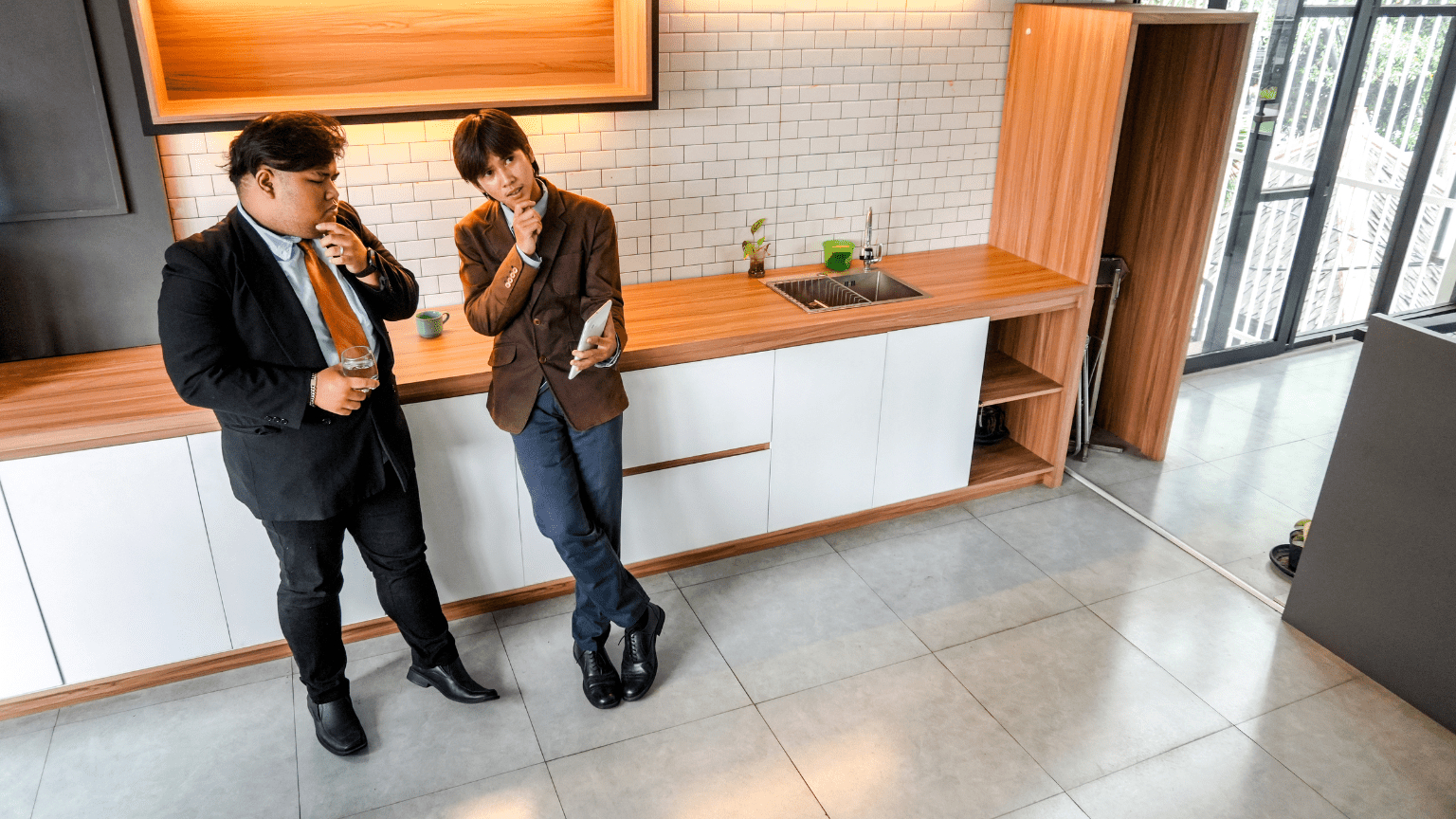 Espacio cómodo y funcional destinado al alquiler corporativo para equipos de trabajo.