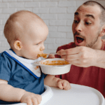 Papillas, biberones y sabores: así se construye una alimentación infantil feliz