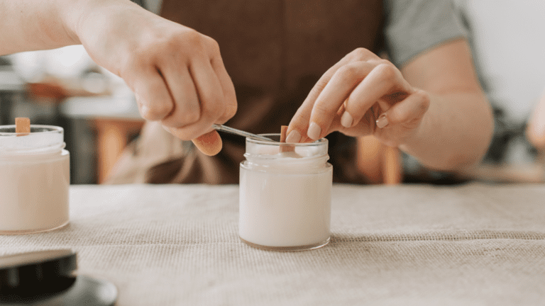 ¡Velas hechas a mano que encantan por su calidez y estilo!