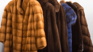 ¿Cómo cuidar y renovar tus abrigos de piel para darles nueva vida?