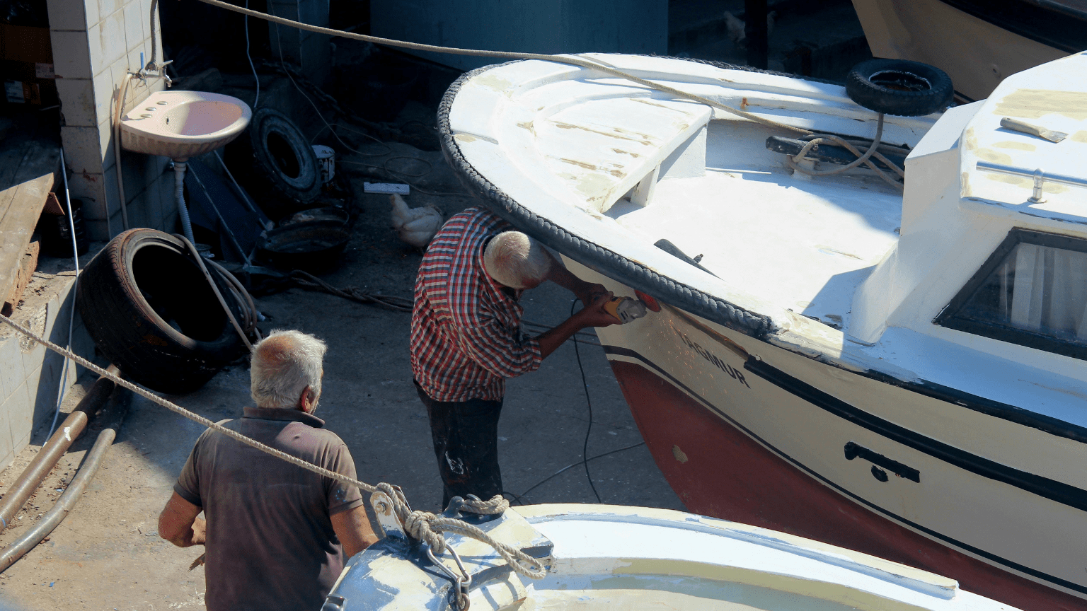 ¿Cómo prevenir daños costosos con una reparación de embarcaciones a tiempo?