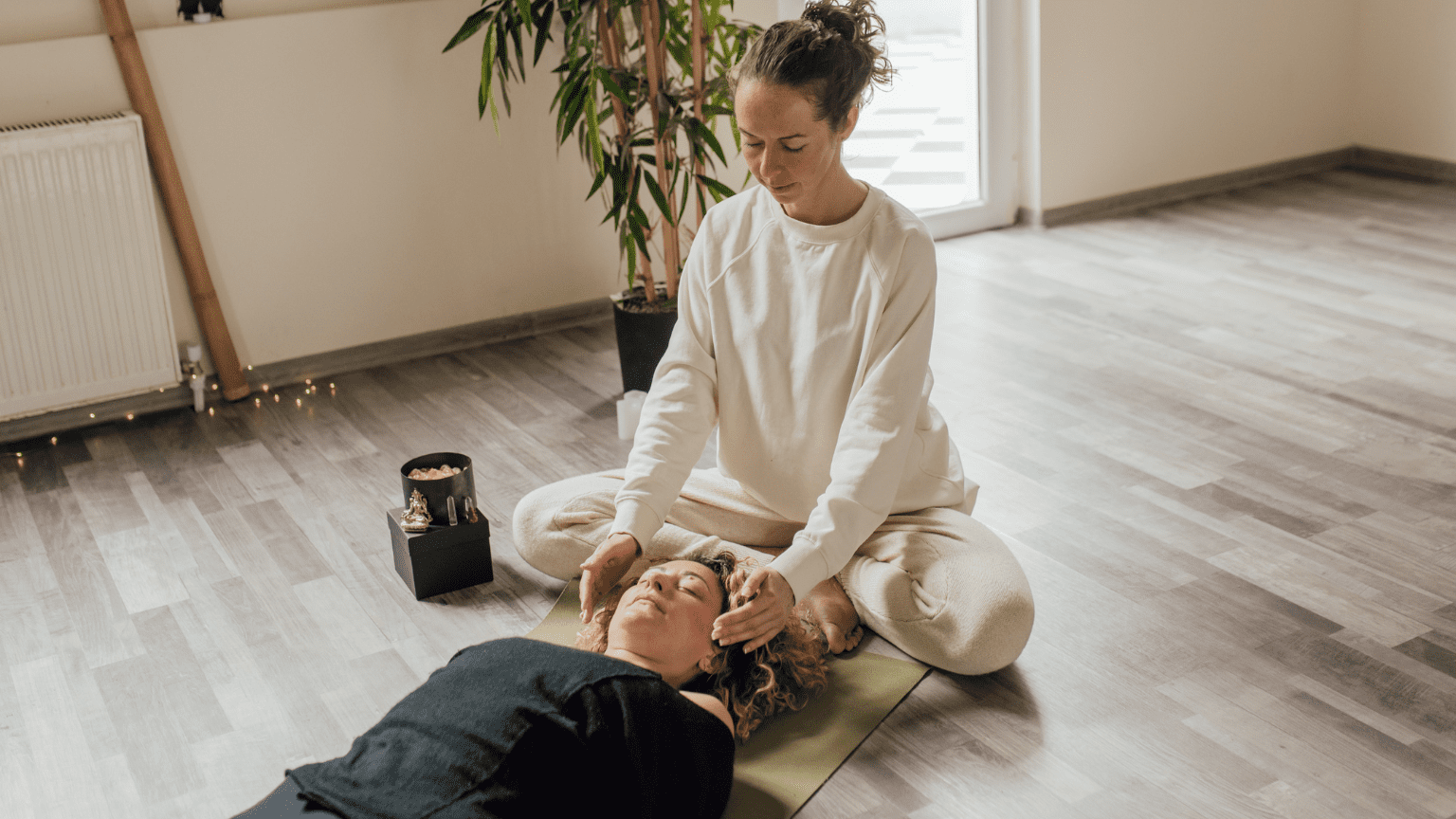 Sesión de terapia energética consciente con imposición de manos