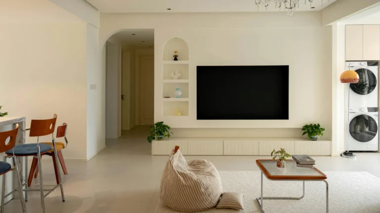 Guía de limpieza para hogar minimalista mantenido por una empresa de limpieza en Torrevieja con resultados visibles