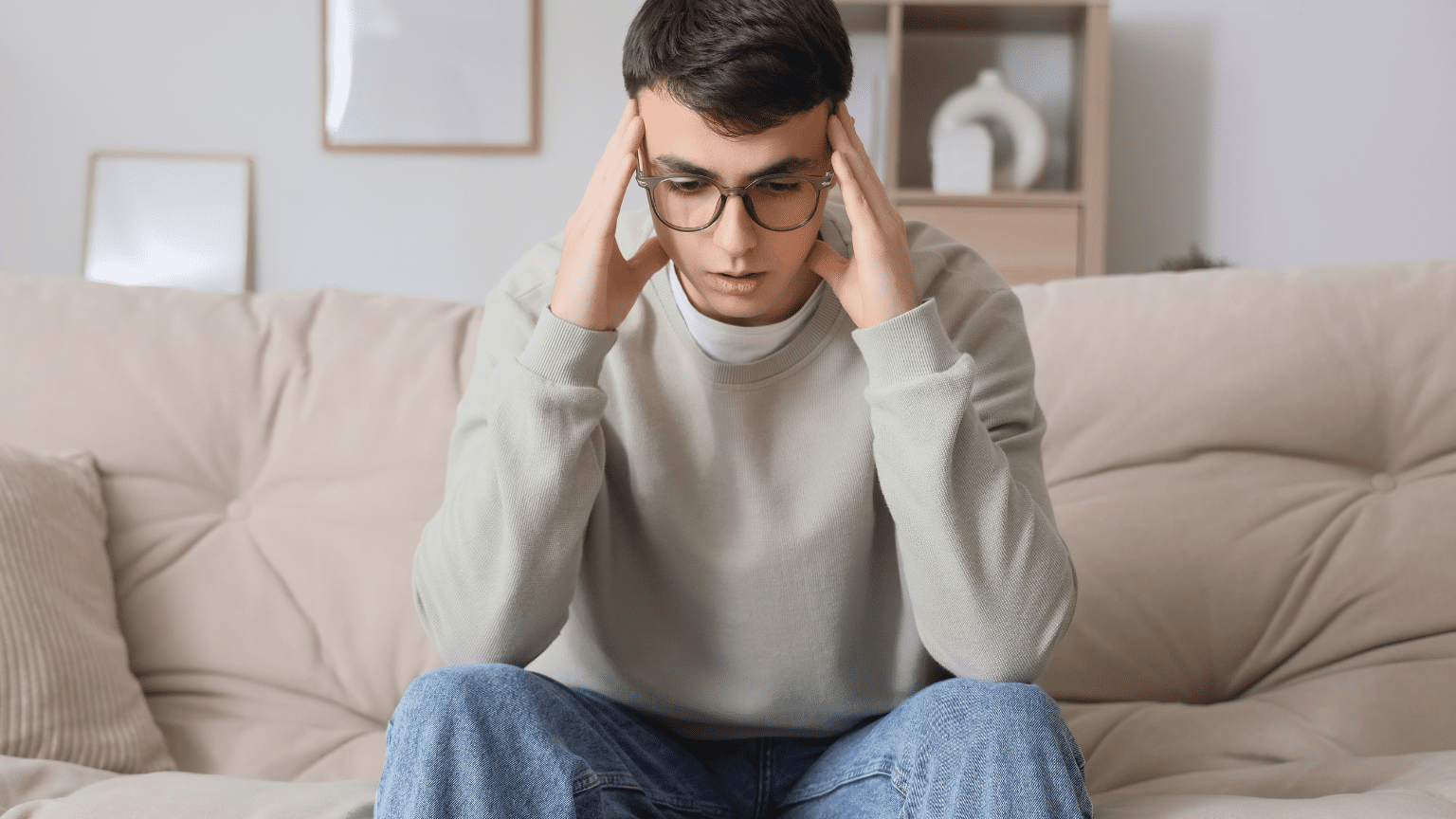 estrés emocional crónico en personas jóvenes