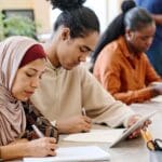 Personas extranjeras en proceso de integración tras solicitar protección internacional en España