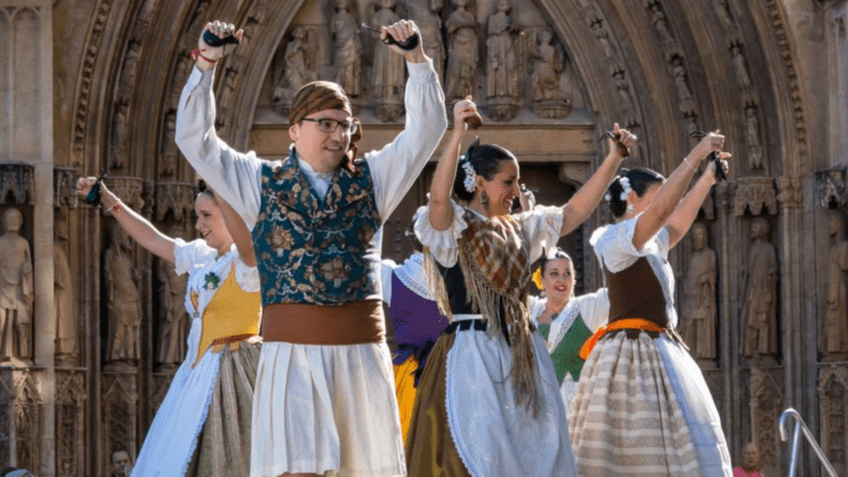 Valencia para viajeros curiosos y amantes de su cultura