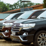 SUV de alta gama alineados listos para alquiler o renting en Madrid.