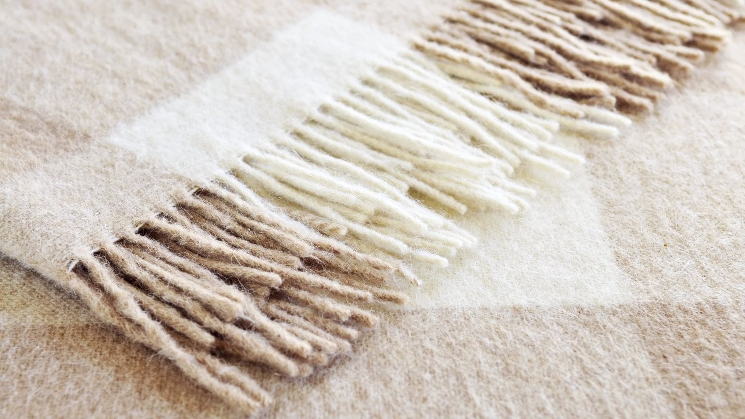 ¿Cómo cuidar prendas y textiles de lana de alpaca correctamente?