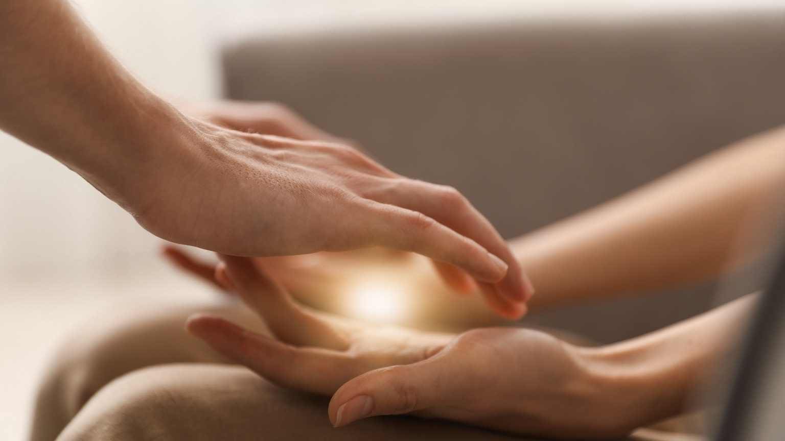 bienestar emocional y sanación emocional en terapias alternativas