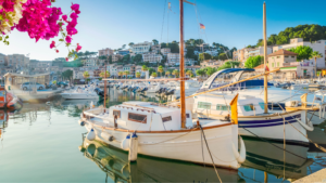 Alquiler de barcos de lujo con vistas al mar Mediterráneo