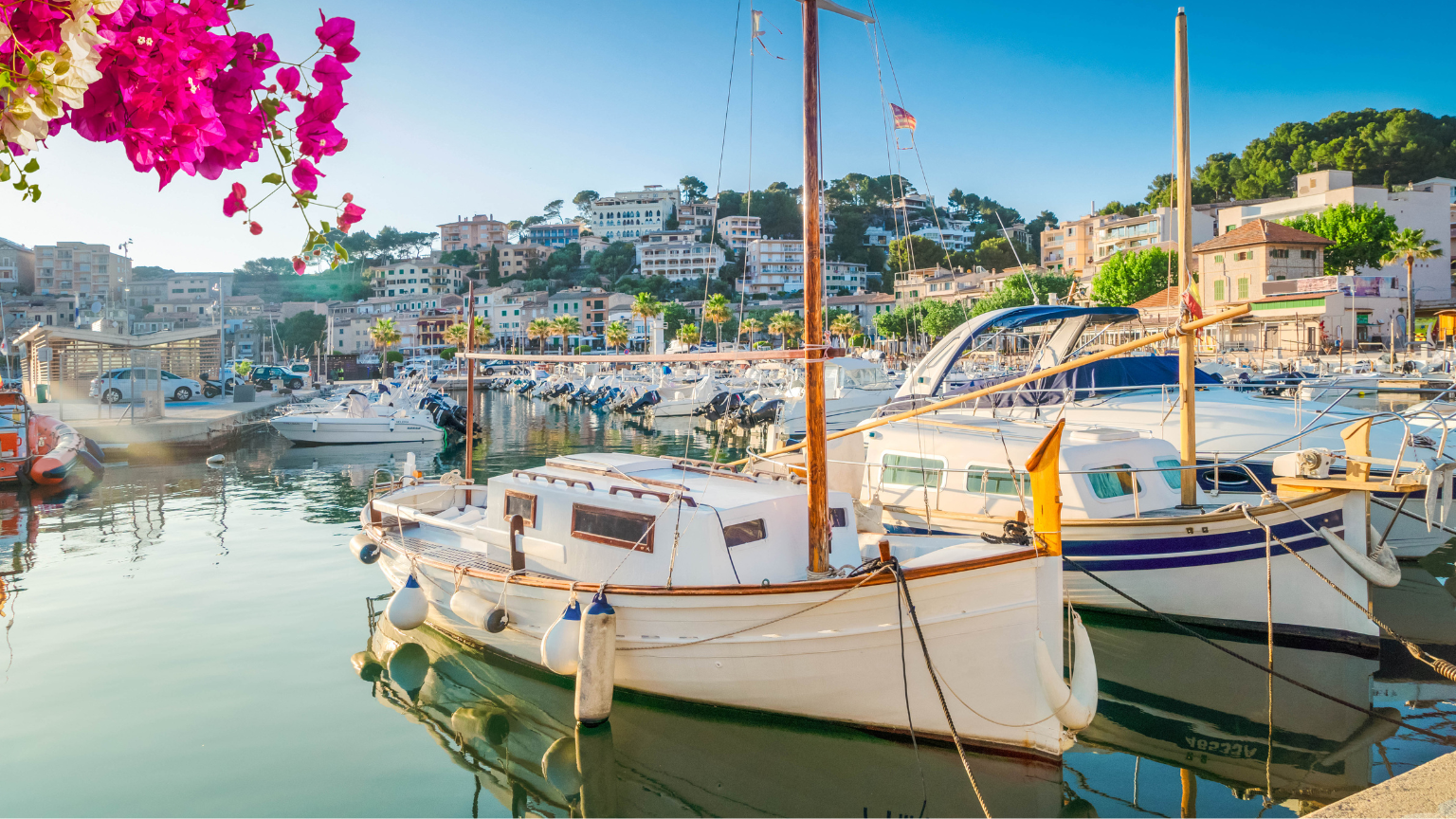Alquiler de barcos de lujo con vistas al mar Mediterráneo