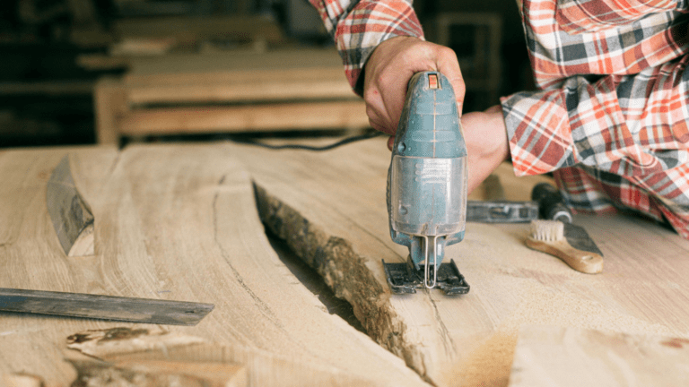 Carpintería moderna aplicada al diseño y funcionalidad de espacios interiores.