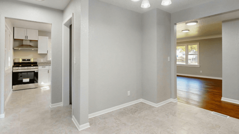 Reformas integrales de viviendas con planificación profesional y acabados modernos.