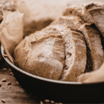 Cafeteria artesanal con desayunos saludables y productos elaborados a mano.