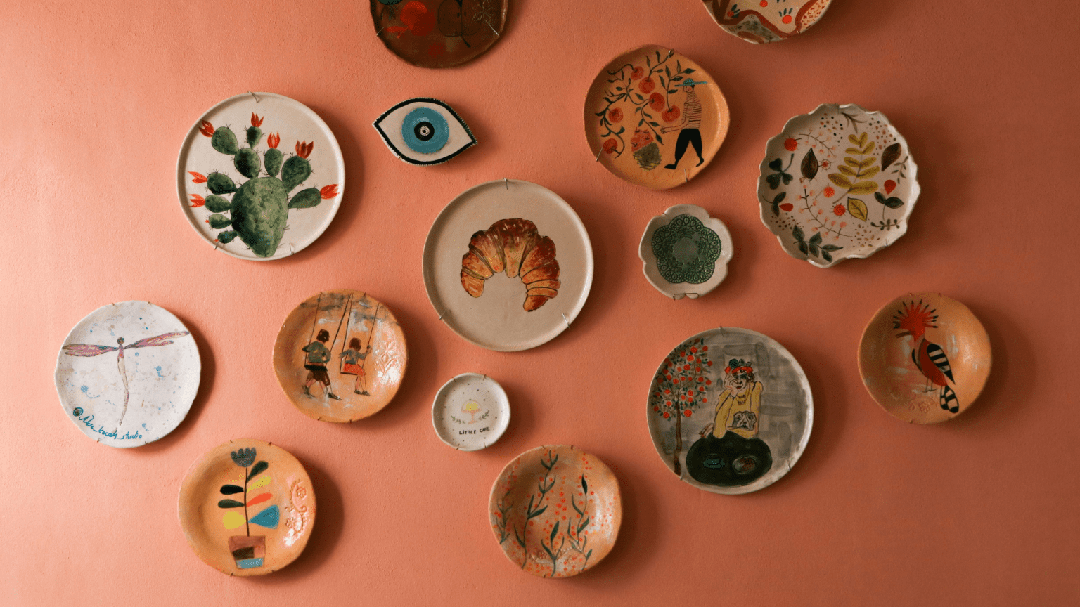 ¿Cómo usar platos decorativos para dar personalidad a tu hogar?