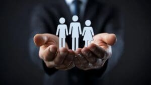 Comparación entre un equipo interno de recursos humanos y la externalización del servicio en una pyme que busca crecer con eficiencia