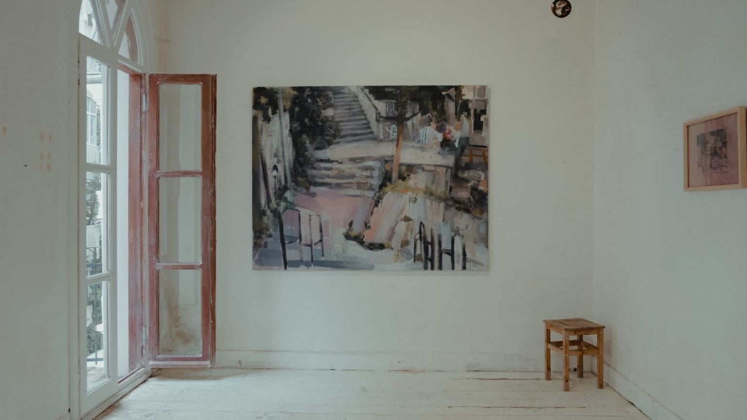 ¿Por qué los cuadros grandes transforman espacios pequeños?