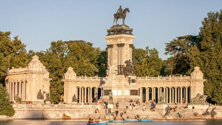 ¿Te mudas a España? Descubre cómo hacerlo sin estrés