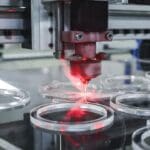 metacrilato a medida cortado con láser en taller de fabricación en madrid