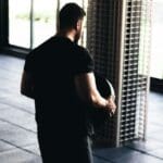 etiquetas de suplementos deportivos con información nutricional visible