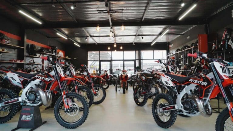tienda pit bike especializada en España con modelos expuestos