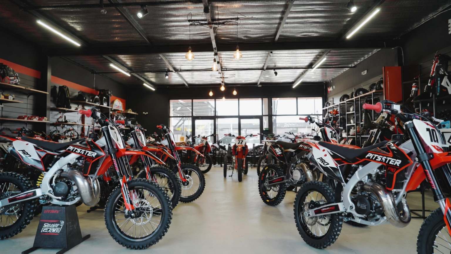 tienda pit bike especializada en España con modelos expuestos