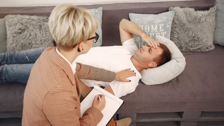 psicóloga las palmas realizando sesión de terapia EMDR en consulta