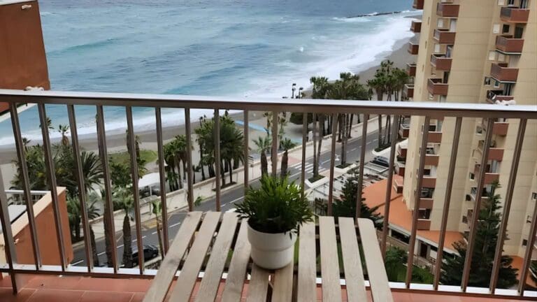 alquiler de apartamentos en almuñécar con vistas al mar y piscina privada
