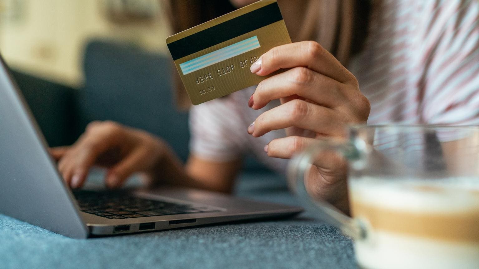 ¿Cómo comprar en una tienda de ropa online con criterio y seguridad?