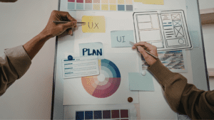 Equipo trabajando en diseño web estratégico enfocado en conversión digital.