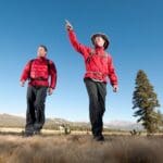 Actividades de montaña con guía profesional en ruta de trekking segura