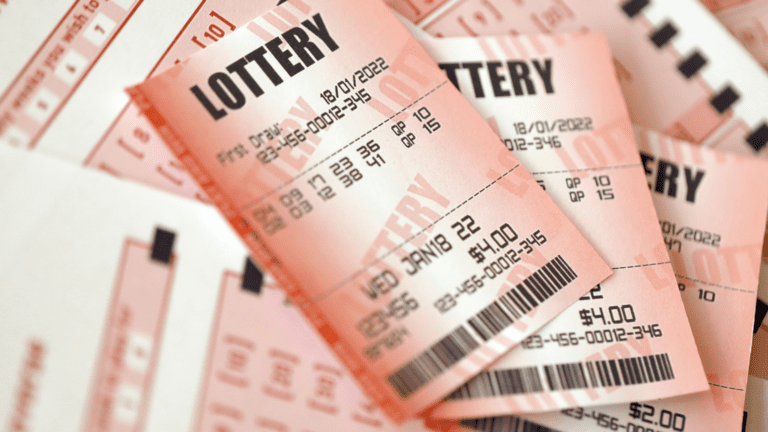 Revisión y resultados tras jugar a la lotería online en su móvil.