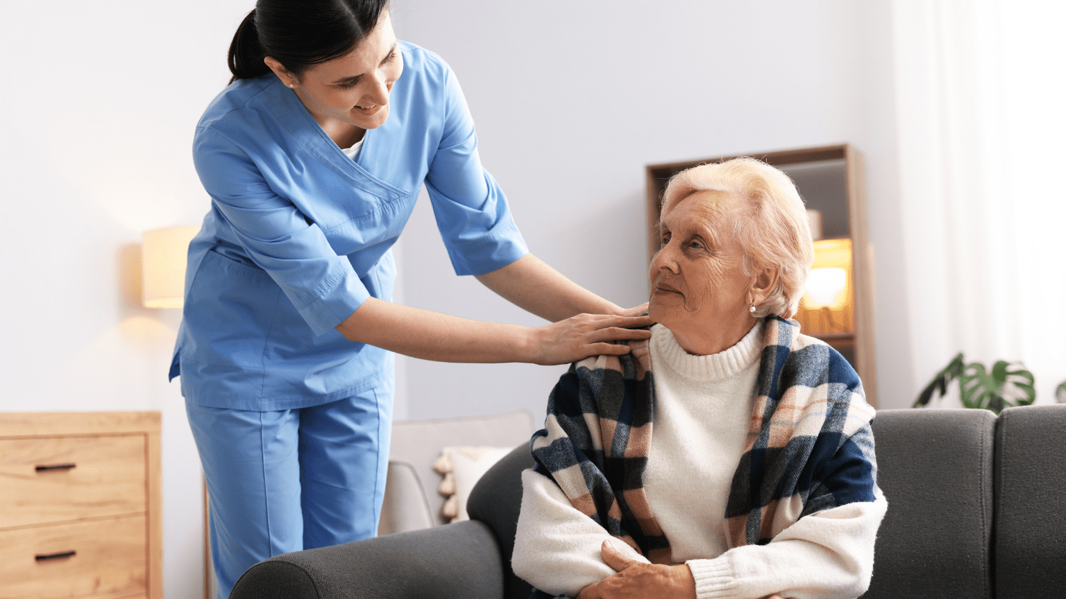 ¿Cómo mejorar el cuidado de personas mayores en su día a día?