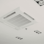 Mejora de la calidad del aire interior en vivienda moderna y luminosa.